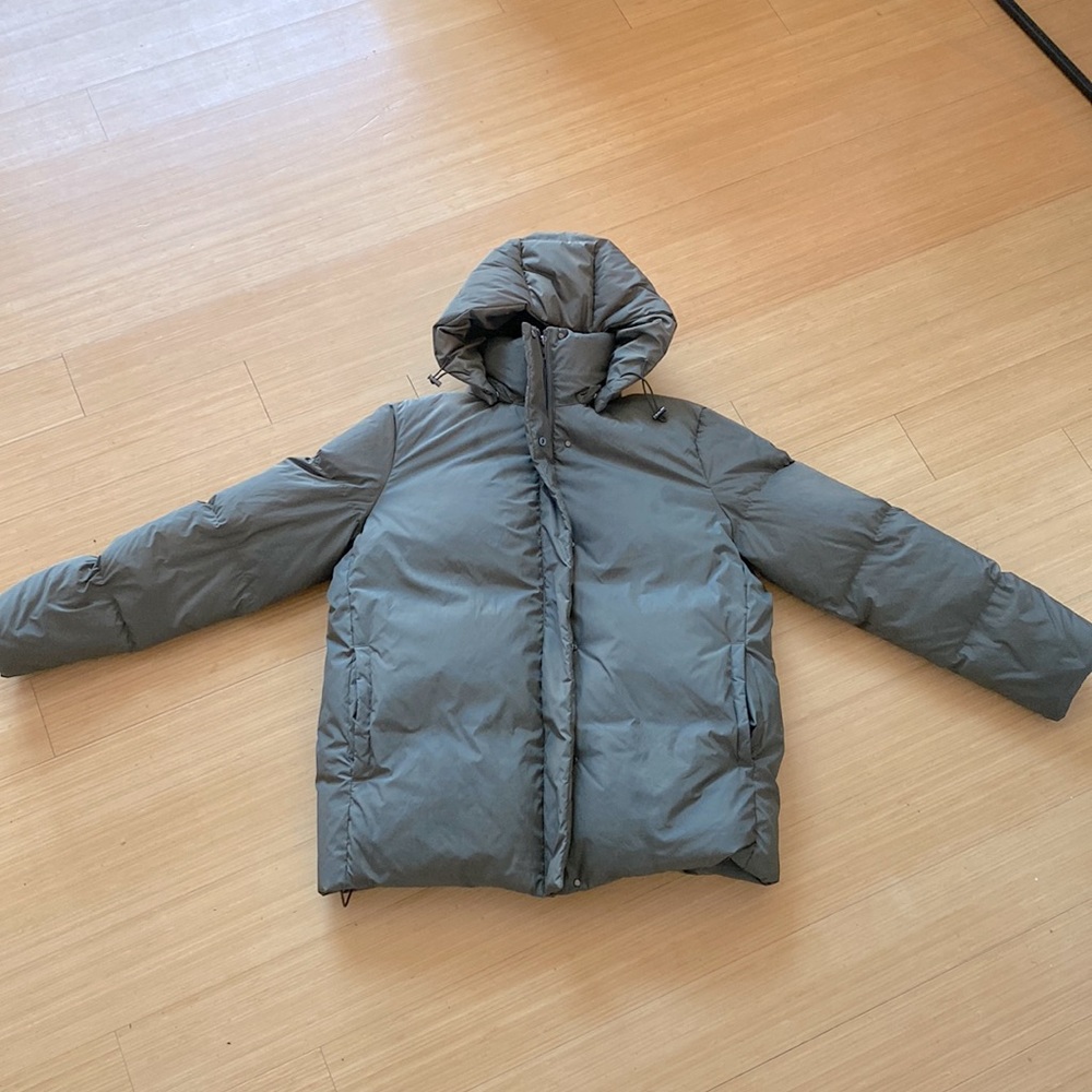 Jenni Kayne Puffer Jacket. Size small in Sage (runs a touch big)